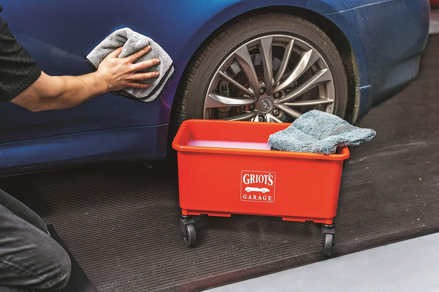 Griot's Garage Rinseless Wash and Wax for Car Cleaning and Detailing, No-Rinse, Waterless Formula For RVs, Boats, Trucks, Motorcycles and More, 10493, 16oz